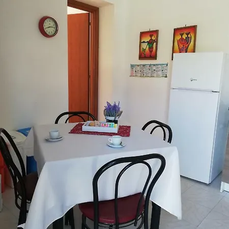 Semesterbostad Casa Vacanze Valente Santa Maria Del Cedro